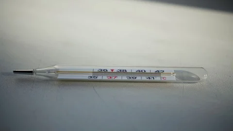 Use of a mercury thermometer Stock-Footage 126416769