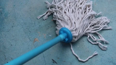 Use a mop to clean the cement floor Video stock 163073711