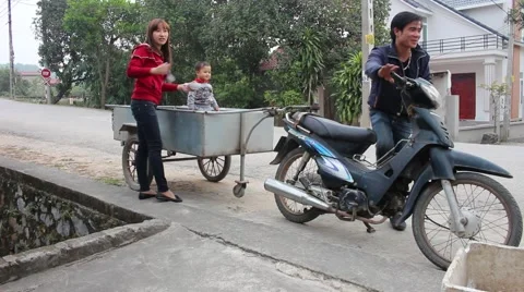 Use moto pull hook, took his wife and son outing Stock Footage 46457170