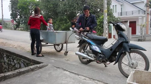 Use moto pull hook, took his wife and son outing Stock Footage 46457517