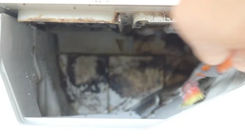 Use a toothbrush to clean the washing machine. 스톡 동영상 92336535