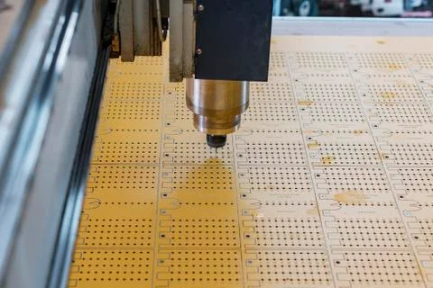 The use of a vertical CNC milling machine. Accuracy and speed of the order. Stockfoto's
