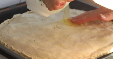 Use video  The cake is put into the oven Stock Footage 149312074