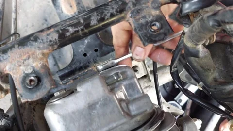 Use a wrench to tighten the nut Stockbeeldmateriaal 292396661