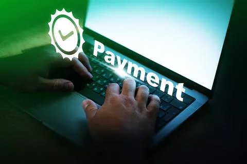User completes online payment using a laptop to confirm transaction securely in Foto stock