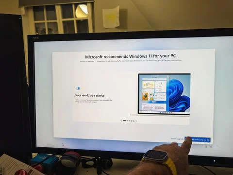 User Declining Windows 11 Upgrade on PC Stockfoto's