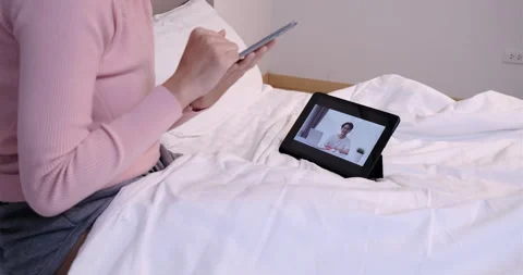User interface remotely asian woman video conferencing with tutor Stockbeeldmateriaal 132352790
