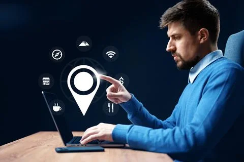 User plans travel route using taxi service and map on a laptop computer in an 库存照片