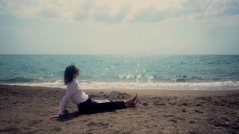 Usiness lady sitting Stock Footage 110981886