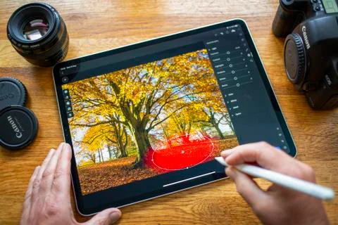 Using Adobe Lightroom on an Apple iPad Pro Foto stock
