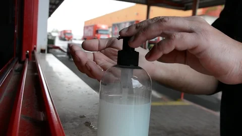 Using alcohol gel clean wash hand sanitizer anti virus bacteria dirty skin care  스톡 동영상 126760368