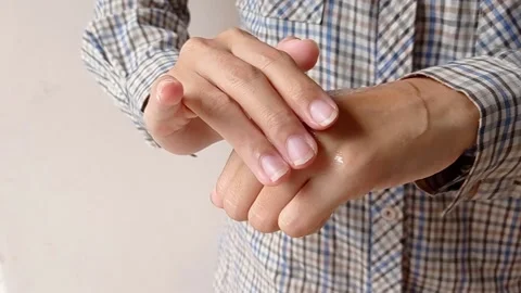 Using an alovera gel moisturizer for moisture the hand Stock Footage 151025355