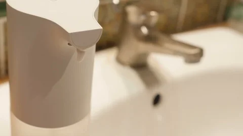 Using automatic foam soap dispenser, washing hands Stock-Footage 125681308