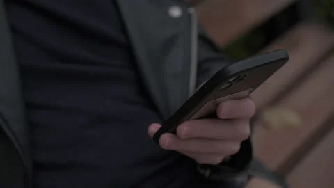 Using a black mobile phone close-up 库存影片 219229526