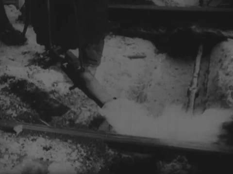 Using blowtorch to thaw train tracks Video stock 229030094