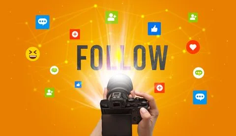 Using camera to capture social media content Foto stock