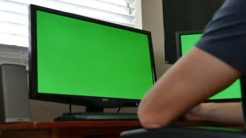 Using a computer and phone green screen soft focus 스톡 동영상 90908995