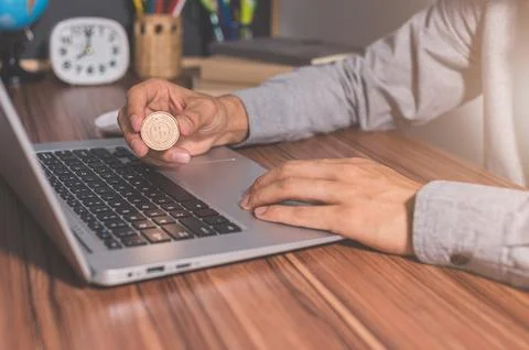 Using a computer to make money online Stock Photos