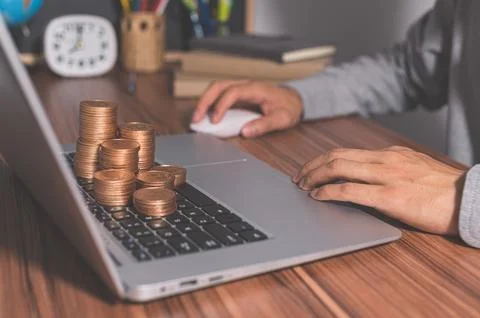 Using a computer to make money online Stock Photos