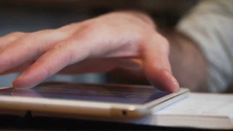 Using computer tablet for working Видео 73069099
