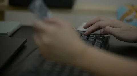Using credit card on-line 库存影片 29227751