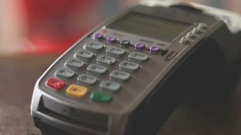 Using a credit card reader Stock-Footage 107257672