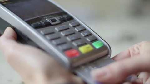 Using Debit and Credit Card Machine Vídeo Stock 74634002