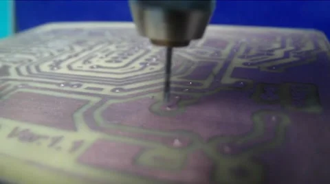 Using a drilling machine to make a circuit Vídeo Stock 56980258