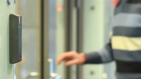 Using electronic card key for access 動画素材 84568430