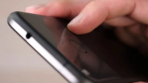 Using The fingerprint Reader on The Back of a Smartphone 스톡 동영상 90010431