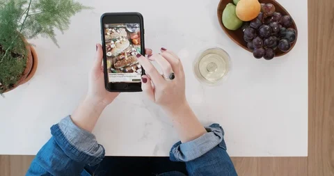 Using a food ordering delivery app Stock Footage 90318953