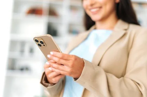 Using gadgets. Close-up of female hands, holding smart phone, texting in social Stock-Fotos