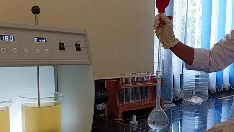 Using Glass Pipette and Driver for Chemical Dosing Video stock 333298433
