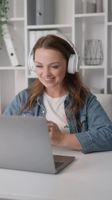 Using headphones in online learning boosts concentration, enhances communication Stock Footage 281152661
