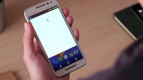 Using intelligent personal assistant To ask about the Weather 動画素材 84528971