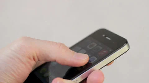 Using iPhone 库存影片 33067348