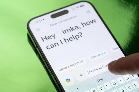 Using Microsoft copilot AI app on smartphone Foto stock