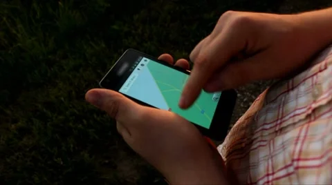 Using mobile gps Vídeo Stock 7730188