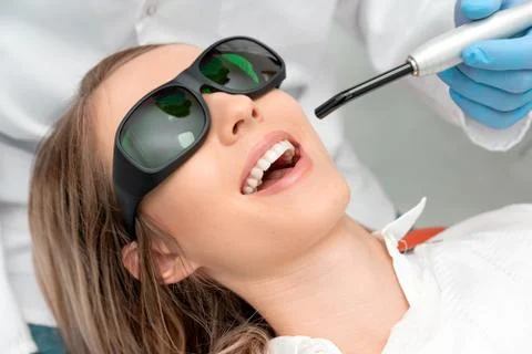 Using a modern method of laser teeth treatment 스톡 사진