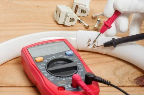 Using the multimeter Foto stock