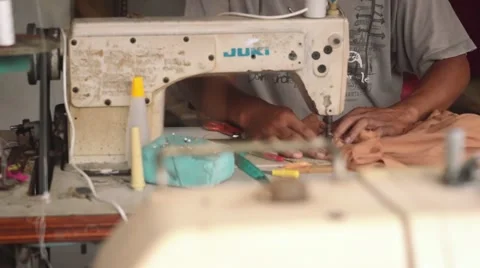 Using old sewing machine 動画素材 61022677