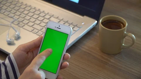 Using Phone with Green Screen Stock Footage 87101783
