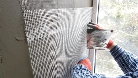 Using plastic mesh for plastering walls Video stock 104417999