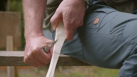 Using Safe Pull Carving Technique Wood Crafter Makes Handmade Heritage Tool Vidéo 220274933