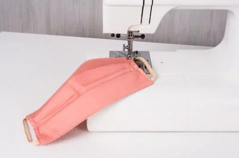 Using the sewing machine to sew the face mask during.the coronavirus pandemia Stock Photos