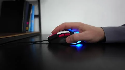 Using the side additional button on the body of a computer mouse. Vídeo Stock 303216615