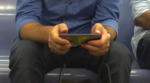 Using smart phone and tablet at subway Vidéo 51841089