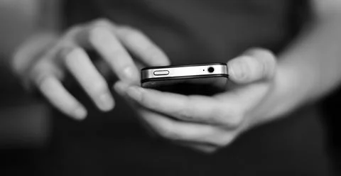 Using Smart Phone to Communicate Text Foto stock