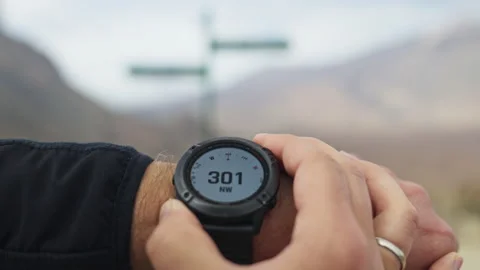 Using smart watch GPS Stock Footage 195466137