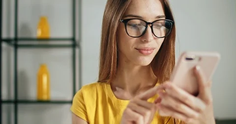 Using Smartphone App Видео 109015790